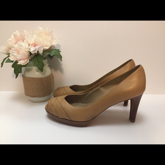 Stuart Weitzman Shoes - Stuart Weitzman leather heels